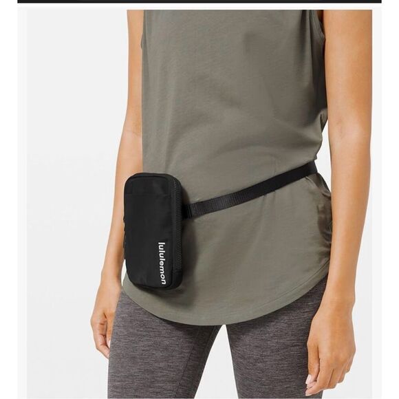 Lululemon Zip Top Crossbody NWOT - Picture 2 of 14